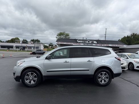 Used 2017 Chevrolet Traverse LS FWD image 4