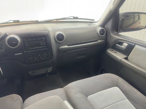 Used 2003 Ford Expedition XLT image 16