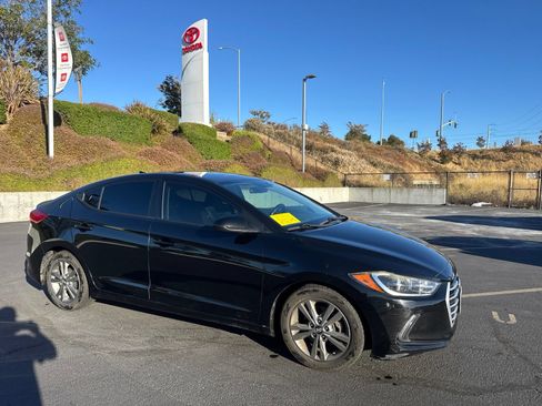 Used 2017 Hyundai Elantra SE w/ SE A/T Tech Package 03 FWD image 1