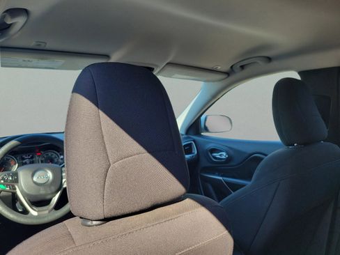 Used 2019 Jeep Cherokee Latitude w/ Popular Appearance Group image 12