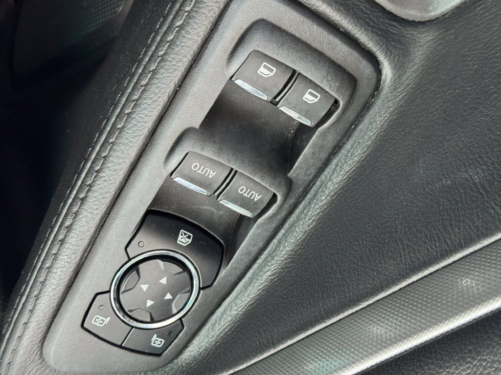 Used 2015 Ford Explorer XLT w/ Equipment Group 202B FWD image 30