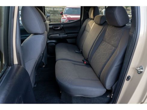 Used 2017 Toyota Tacoma TRD Off-Road image 13