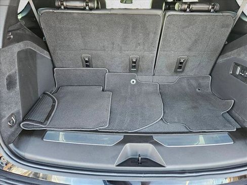 Used 2021 Cadillac Escalade Luxury image 6