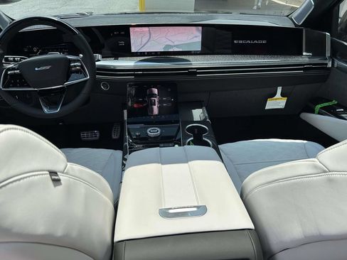 New 2026 Cadillac Escalade ESV V AWD/4WD image 15