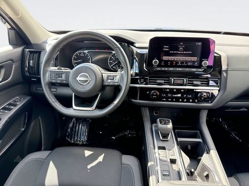 Used 2025 Nissan Pathfinder SV FWD image 22