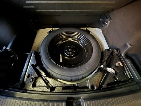 Used 2022 Volkswagen Tiguan SE AWD/4WD image 31