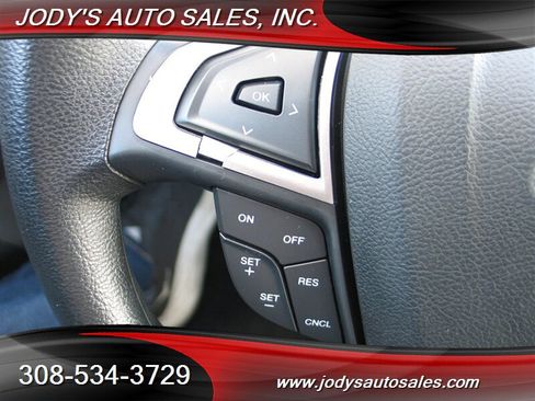 Used 2018 Ford Fusion SE FWD image 12