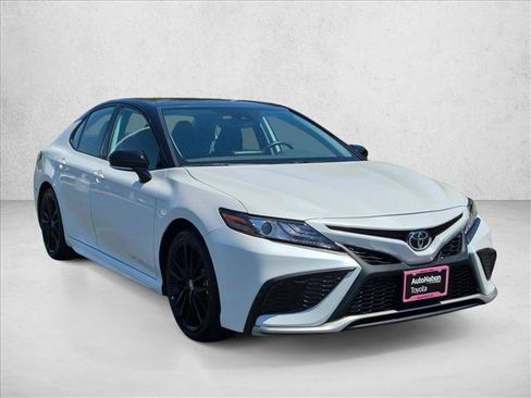 Used 2024 Toyota Camry XSE FWD image 3