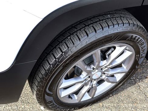 Used 2023 GMC Terrain SLT image 40