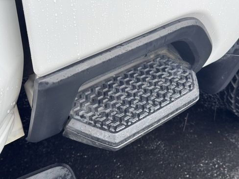 Used 2024 Chevrolet Silverado 2500 LT image 36