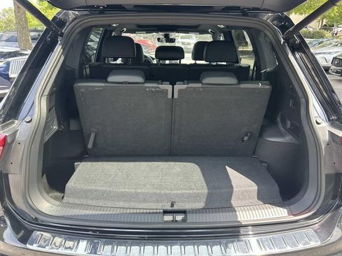 Used 2024 Volkswagen Tiguan SE R-Line FWD image 13