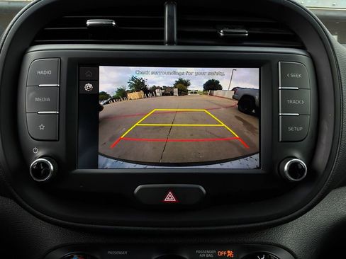 Used 2025 Kia Soul LX w/ LX Technology Package FWD image 29