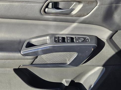 Used 2024 Nissan Pathfinder SV image 17