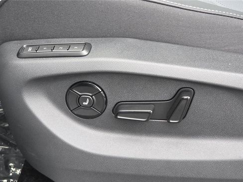New 2026 Volkswagen Tiguan SEL R-Line AWD/4WD image 15