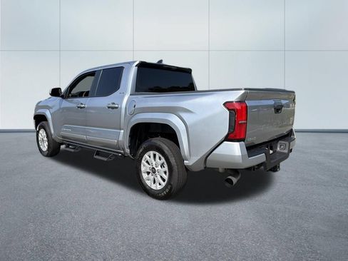 Used 2025 Toyota Tacoma SR5 AWD/4WD image 7