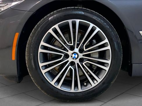Used 2019 BMW 530i xDrive w/ Executive Package image 10