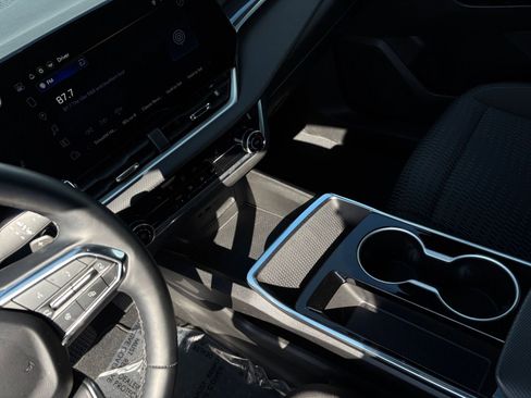 Used 2025 Chevrolet Equinox LT image 45