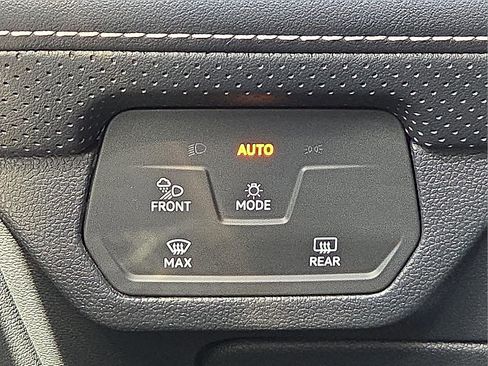 Used 2024 Volkswagen Atlas SEL AWD/4WD image 20