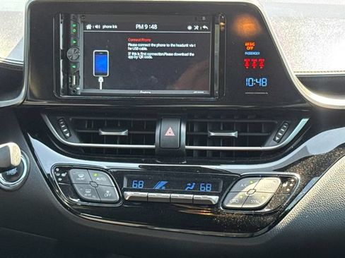 Used 2018 Toyota C-HR XLE FWD image 11