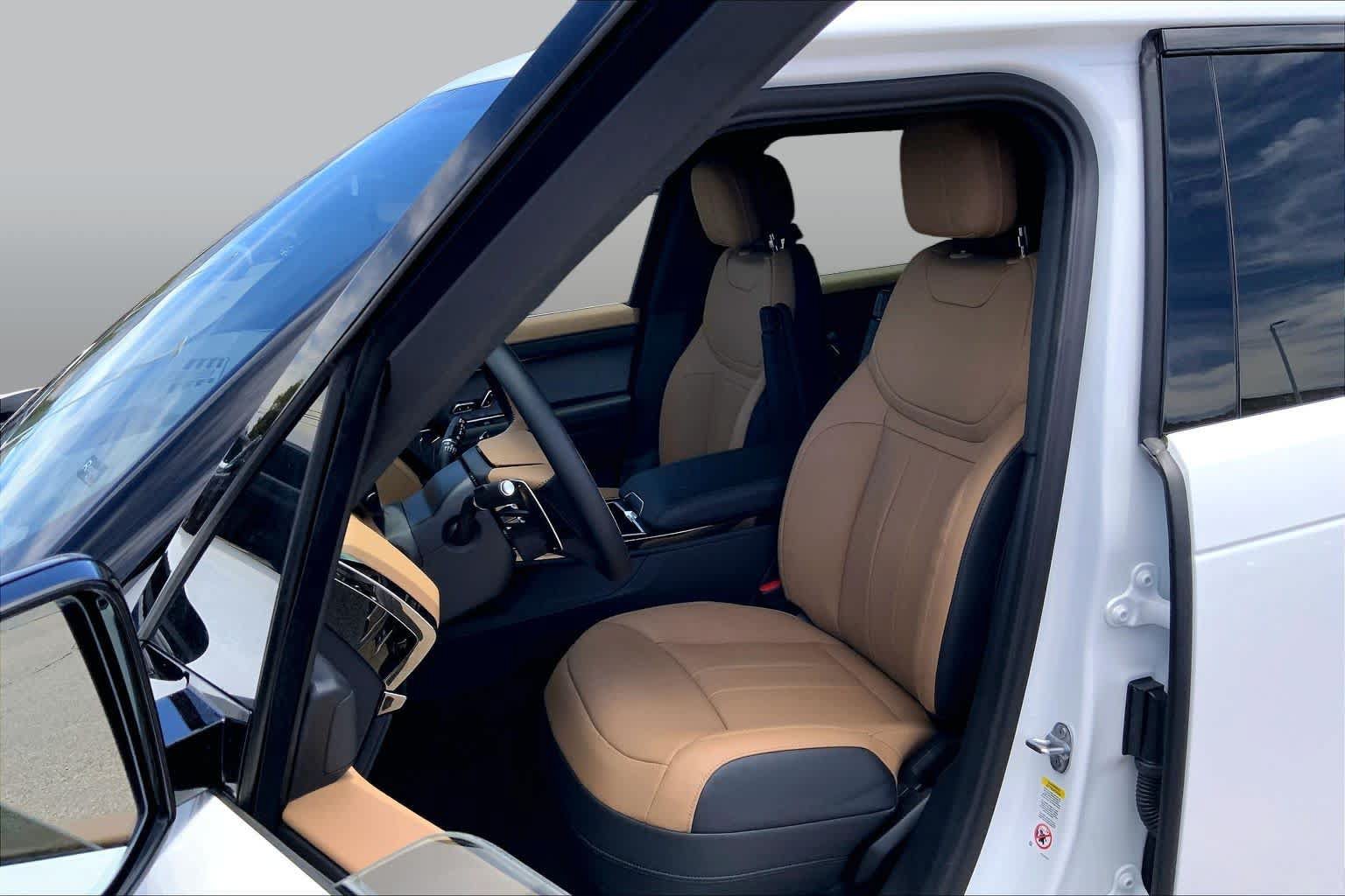 New 2026 Land Rover Range Rover Sport Dynamic SE AWD/4WD image 9