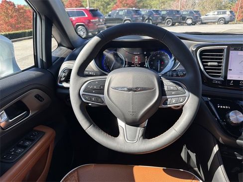 Used 2024 Chrysler Pacifica Pinnacle image 22