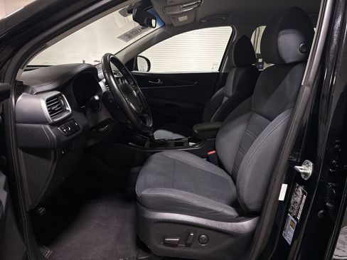 Used 2019 Kia Sorento LX w/ LX Convenience Package image 19
