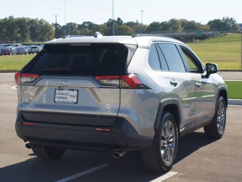 Used 2025 Toyota RAV4 XLE Premium image 20