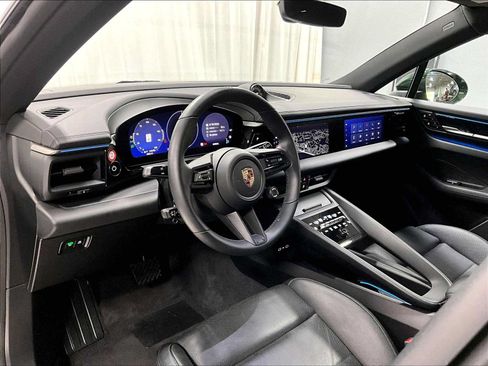 Used 2025 Porsche Macan 4 Electric AWD/4WD image 6