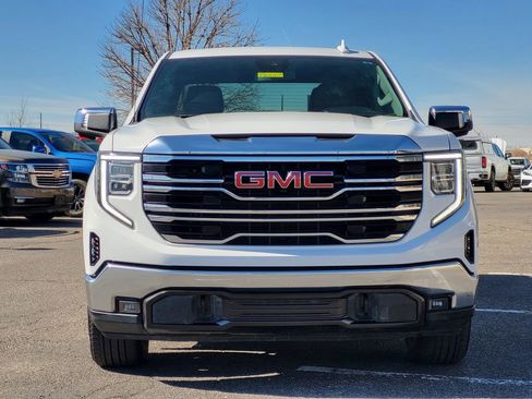 Used 2025 GMC Sierra 1500 SLT image 3