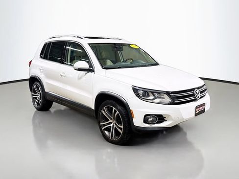 Used 2017 Volkswagen Tiguan SEL AWD/4WD image 3