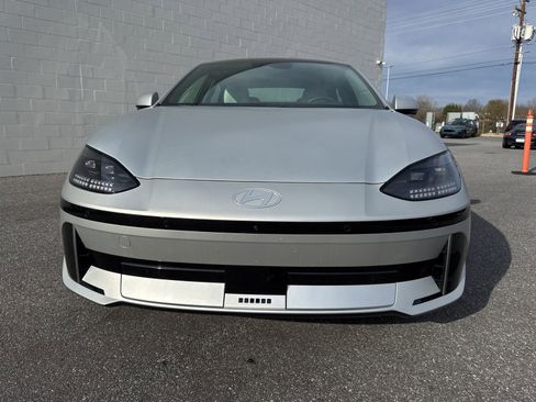 Used 2025 Hyundai Ioniq 6 Limited image 2