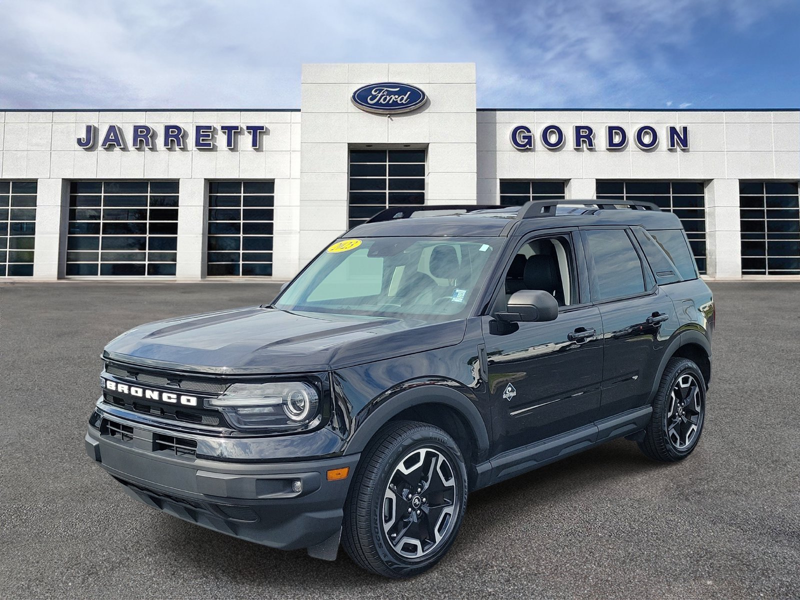 Used 2023 Ford Bronco Sport Outer Banks w/ Tech Package AWD/4WD image 2
