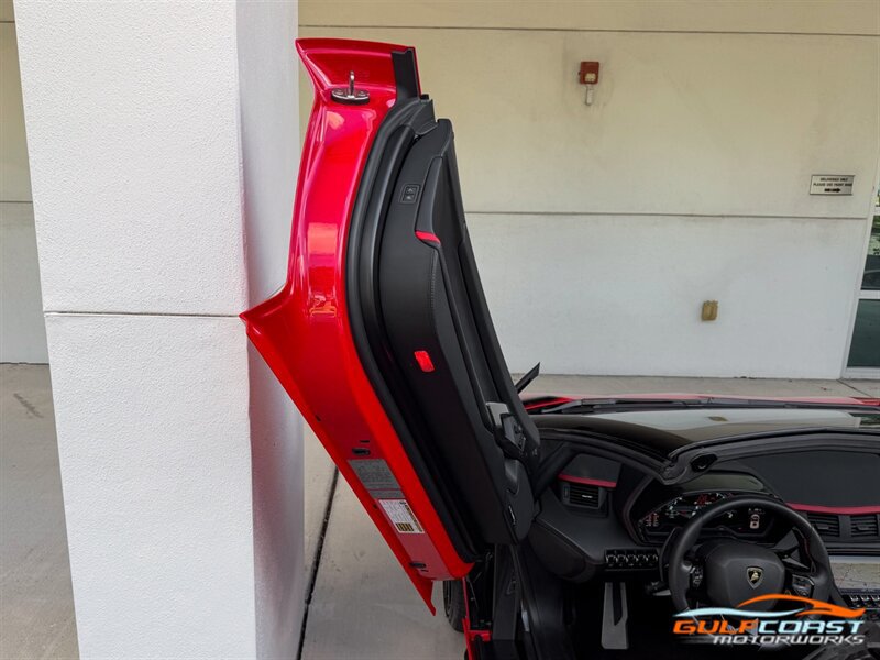 Used 2019 Lamborghini Aventador S AWD/4WD image 28