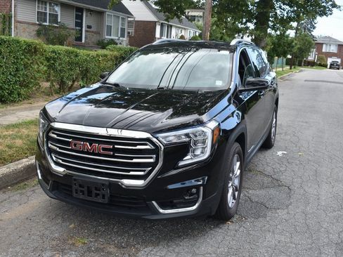 Used 2023 GMC Terrain SLT image 2