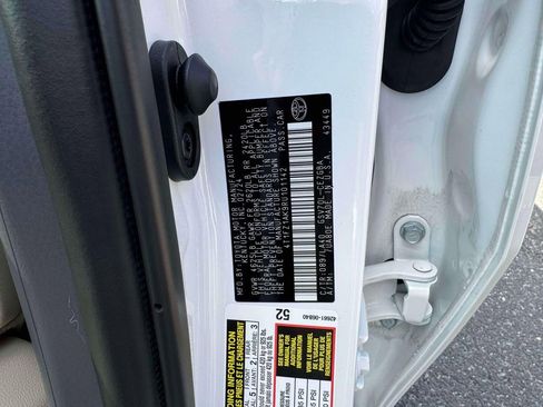 Used 2024 Toyota Camry XLE w/ Navigation Package FWD image 13