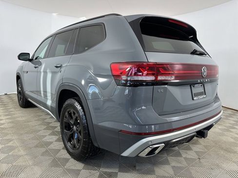 Used 2025 Volkswagen Atlas Peak Edition SE image 5