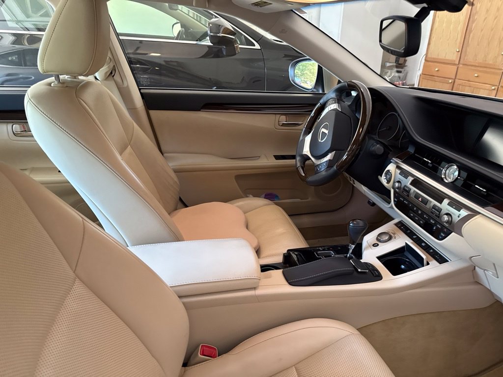 Used 2015 Lexus ES 350 w/ Ultra Luxury Package FWD image 23