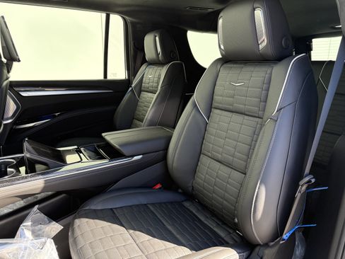 New 2026 Cadillac Escalade ESV V image 7