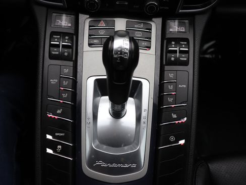 Used 2016 Porsche Panamera 4 image 37
