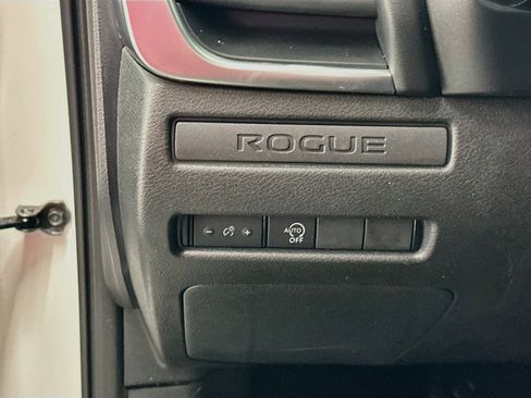 Used 2023 Nissan Rogue S AWD/4WD image 17