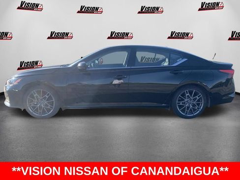 Used 2023 Nissan Altima 2.0 SR FWD image 2