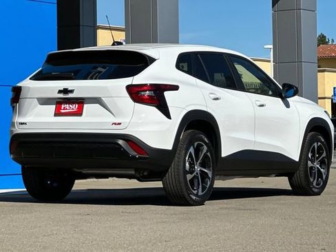 New 2026 Chevrolet Trax RS w/ Sunroof Package FWD image 5