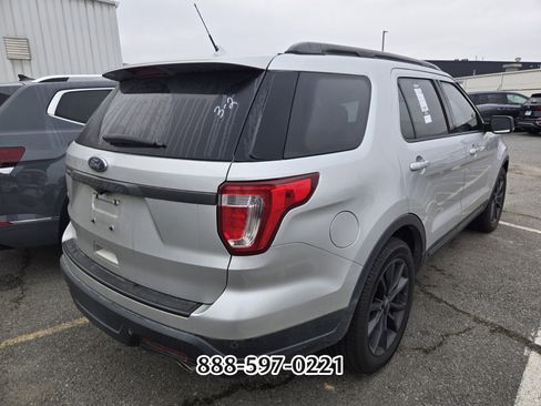 Used 2019 Ford Explorer XLT w/ Equipment Group 202A image 6