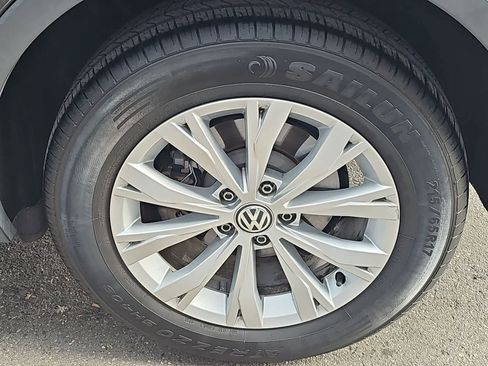 Used 2019 Volkswagen Tiguan SE AWD/4WD image 12