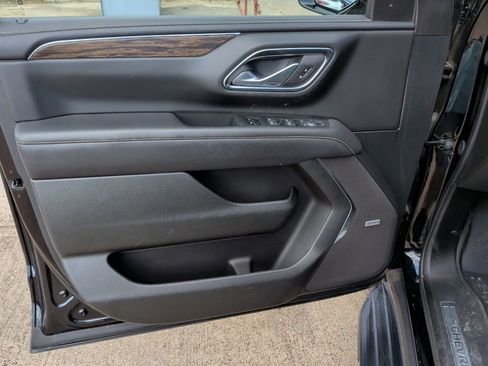 Used 2024 Chevrolet Suburban Premier image 11