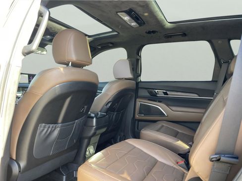 Certified 2022 Kia Telluride SX w/ SX Prestige Package image 17