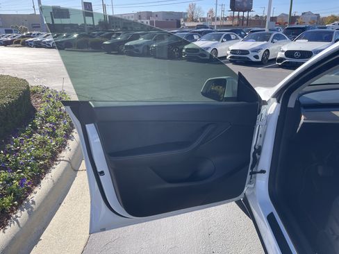 Used 2021 Tesla Model Y Long Range image 14