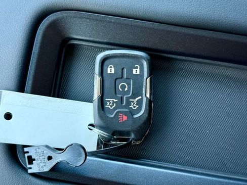 Used 2018 Chevrolet Suburban LT image 38