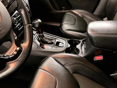 Used 2021 Jeep Cherokee Latitude Plus image 14