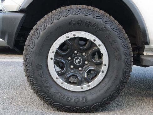 Used 2023 Ford Bronco Outer Banks w/ Sasquatch Package image 10